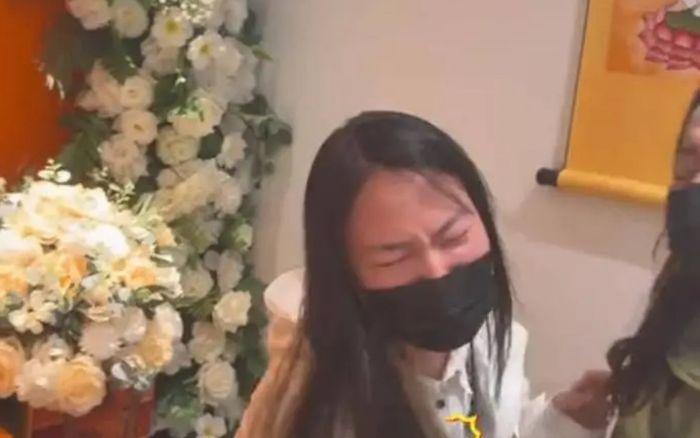Chi số tiền lớn làm tang lễ cho chó cưng, người phụ nữ bị chỉ trích vì một hành động với mẹ