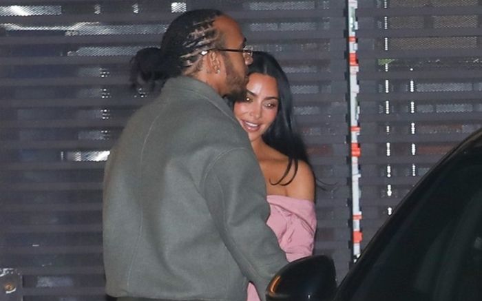 Bạn trai người mẫu Kim Kardashian được khen tinh tế