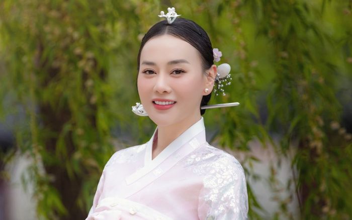 Phương Oanh 'tay trắng'