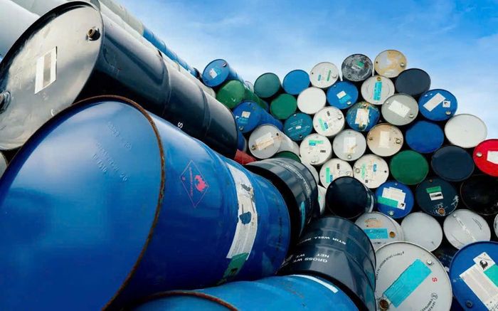 Giá dầu tăng mạnh do căng thẳng Mỹ – Iran leo thang trở lại