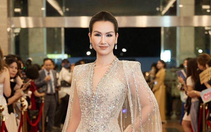 Nhật Kim Anh nhận xét đúng 8 chữ khi Võ Hạ Trâm mặc váy xuyên thấu