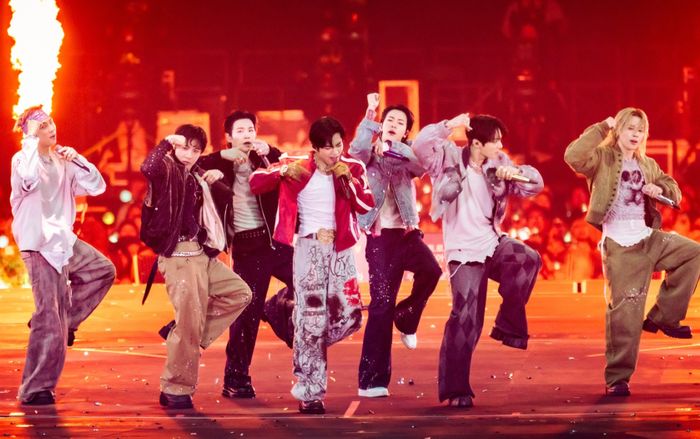 Chủ tịch HYBE đối mặt nguy cơ bị bắt, BTS vẫn 'vững như bàn thạch' trên đỉnh cao thế giới