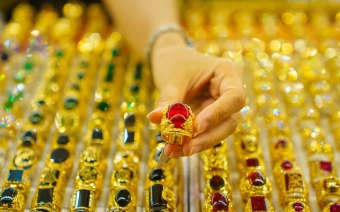 Tin tài chính hôm nay 22/4: Vàng lao dốc, USD giằng co