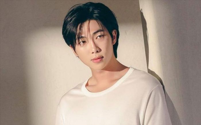 RM (BTS) vướng cáo buộc hút thuốc ở nơi công cộng