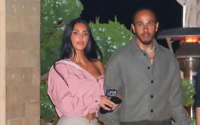 Người mẫu Kim Kardashian và bạn trai hẹn hò ở bãi biển