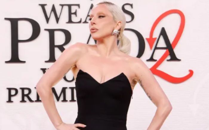 Lady Gaga thay đổi diện mạo với kiểu tóc mới