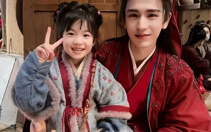 Sao nhí Trục Ngọc tái hợp Trương Lăng Hách