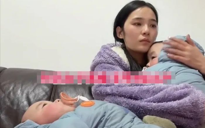Ly hôn 'tay trắng' xong giành nuôi cả 4 con, người phụ nữ khiến cộng đồng mạng tranh cãi