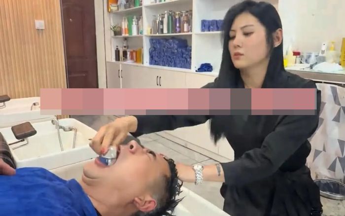 Gặp lại mối tình đầu ở tiệm tóc, người đàn ông tái mặt vì màn 'trả thù' khó đỡ