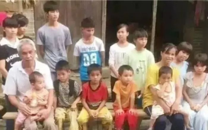 Cô gái 19 tuổi cưới chồng hơn 30 tuổi, sinh 15 đứa con sau 20 năm