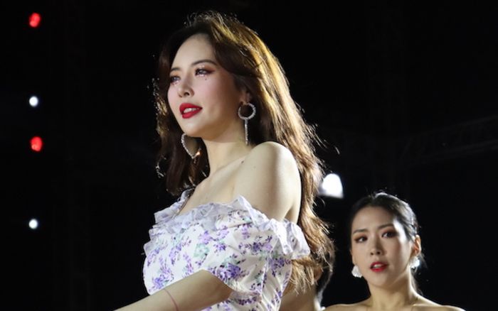 Nữ ca sĩ HyunA xuất hiện với diện mạo khác lạ