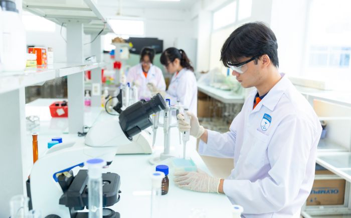 Từ phòng lab đến doanh nghiệp, sinh viên Dược HUTECH vững bước vào nghề