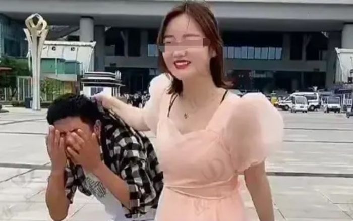 Đi xem mắt, chàng trai lập tức 'quay xe' khi cô gái xuất hiện