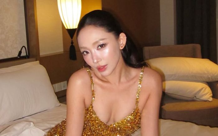 Tóc Tiên đẹp ngẩn ngơ khi diện váy hai dây