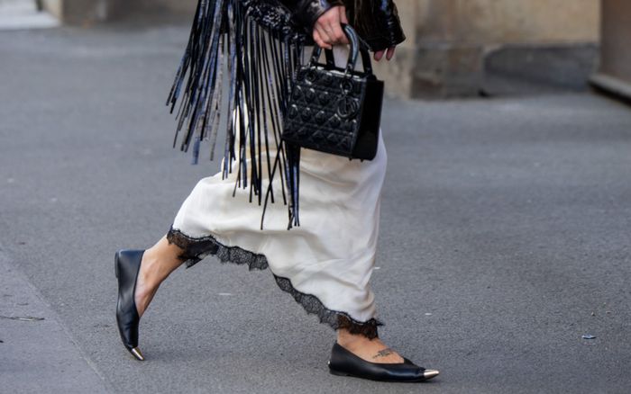 9 gợi ý phối đồ mùa hè với váy và giày bệt