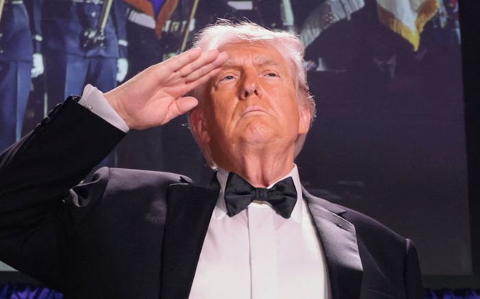 Tổng thống Donald Trump an toàn sau khi rời một buổi tiệc vì tình huống khẩn cấp
