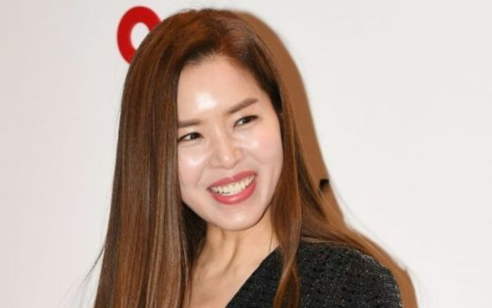 Nữ diễn viên hài Kim Ji Sun khoe vóc dáng săn chắc