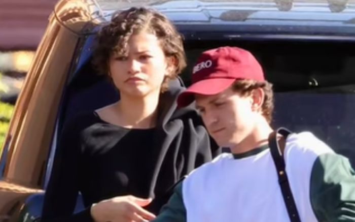 Zendaya diện trang phục gây tranh cãi trong buổi hẹn với Tom Holland