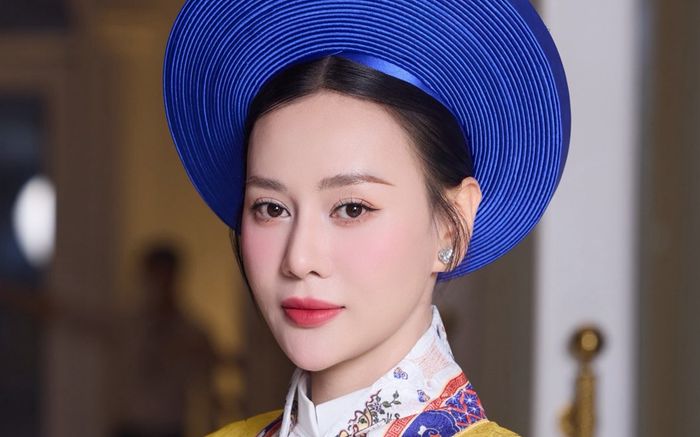 Phương Oanh gây chú ý