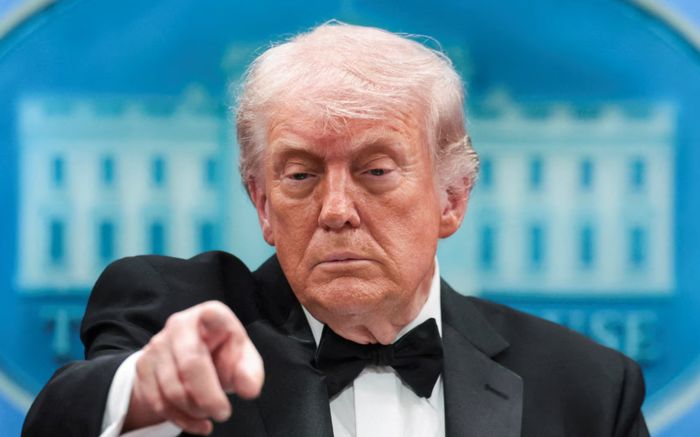 Donald Trump nói nghi phạm trong vụ tấn công vào buổi tiệc tối là 'một gã bệnh hoạn'