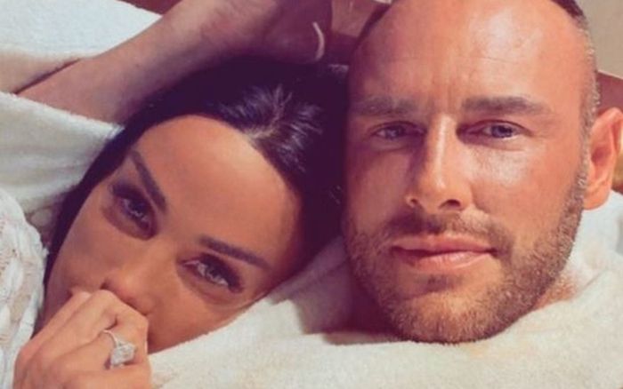 Cựu người mẫu Katie Price đến Dubai để đoàn tụ với chồng