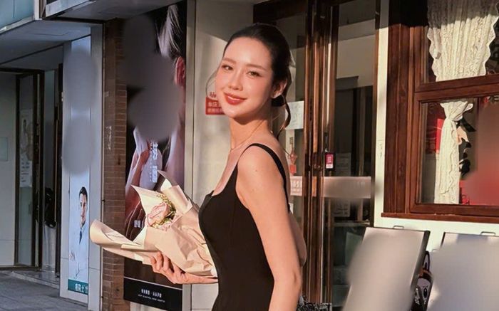 Bảo Ngọc chưng diện váy hai dây điệu đà khoe chiều cao 1m86