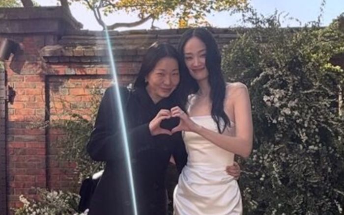 Hình ảnh hiếm hoi bên trong lễ cưới của siêu mẫu hàng đầu Hàn Quốc