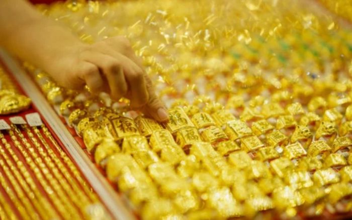 Tin tài chính hôm nay 28/4: Vàng giảm sâu, USD hạ nhiệt