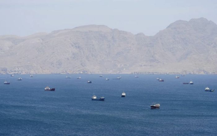 Lô khí đốt đầu tiên vượt eo biển Hormuz sau xung đột Iran: Điều gì đang diễn ra?