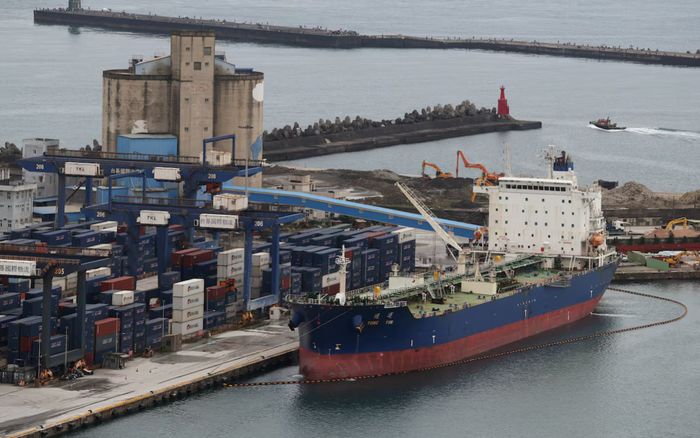 Giá dầu tăng do Mỹ được cho là sẽ gia hạn phong tỏa Iran, kéo dài gián đoạn nguồn cung Trung Đông