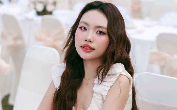 Ảnh quá khứ của Phương Mỹ Chi gây xôn xao