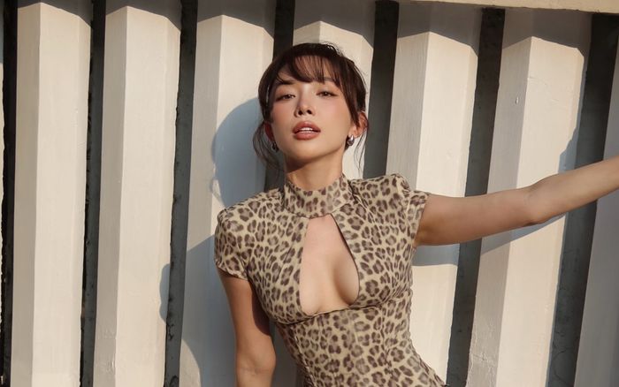 Tóc Tiên sợ hớ hênh