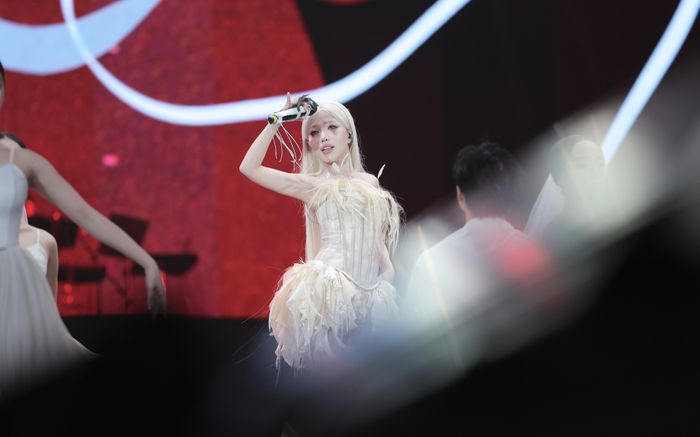 Diện mạo mới của Phùng Khánh Linh gây sốt vì quá giống Tóc Tiên