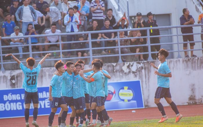 Quảng Ngãi FC thắng trận đầu tiên trên sân nhà: Sức mạnh từ tình yêu khán giả