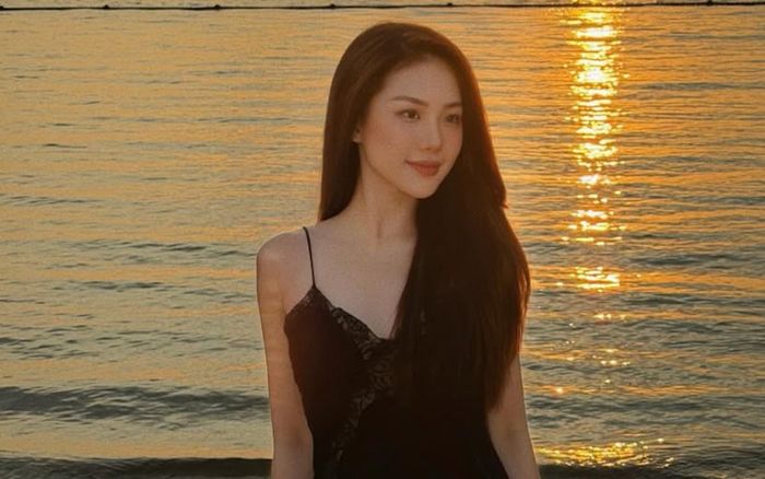 Bùi Quỳnh Hoa đẹp ngẩn ngơ khi diện váy ren xuyên thấu