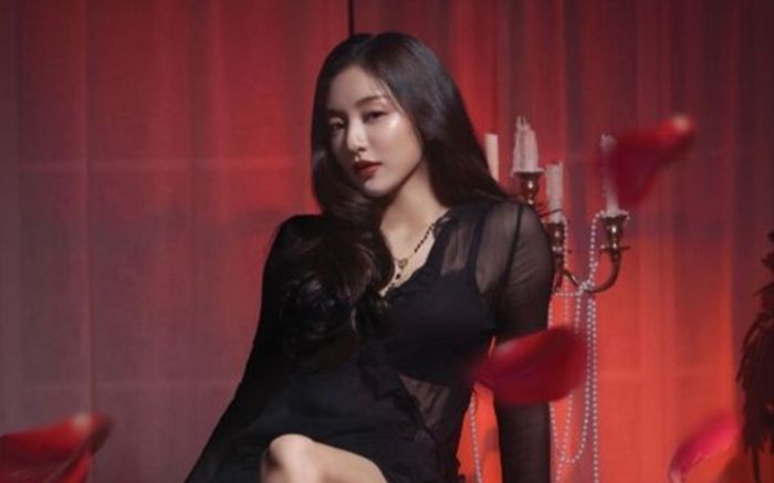 Jihyo (TWICE) gây sốt với bộ ảnh táo bạo, khoe vóc dáng săn chắc đầy cuốn hút