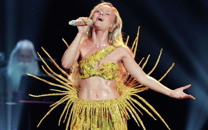 Zara Larsson tiết lộ lý do biểu diễn tại các trường đại học dù đang thành công rực rỡ