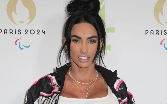 Cựu người mẫu Katie Price khoe ảnh phẫu thuật thẩm mỹ ở Dubai gây xôn xao