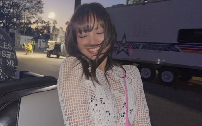 Loạt ảnh đời thường 'nóng bỏng mắt' của Lisa (BLACKPINK)