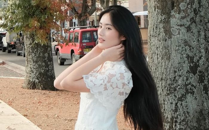 Ngẩn ngơ với visual dịu dàng của Ý Nhi tại Úc