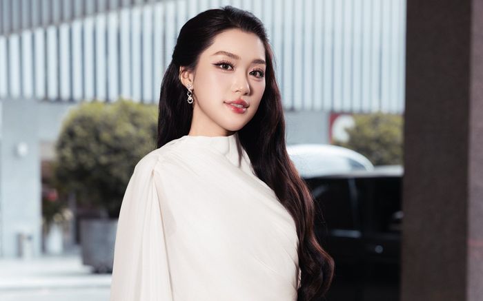 Phương Oanh đẹp ngọt ngào khi đón tuổi mới