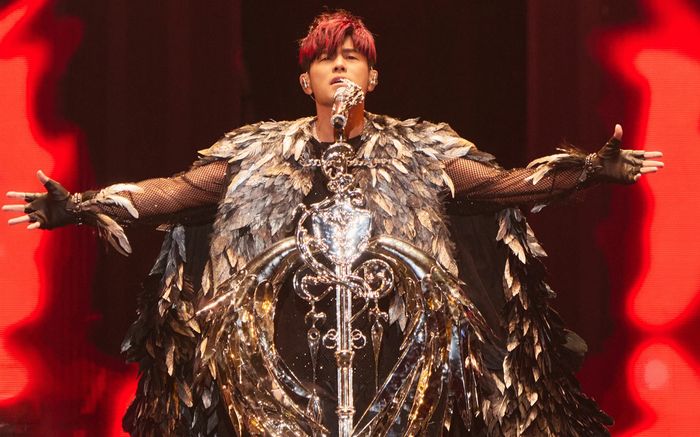 Châu Kiệt Luân gây choáng với robot khổng lồ, chi gần 400 tỷ đồng cho tour diễn mới