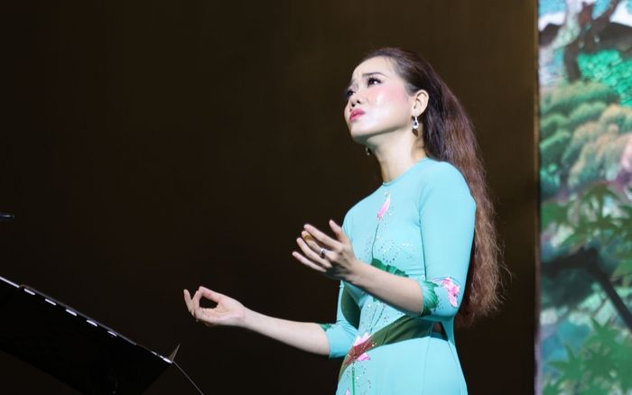 Lộ diện 'cao thủ' hát 'Viết tiếp câu chuyện hòa bình' khiến dân mạng bái phục