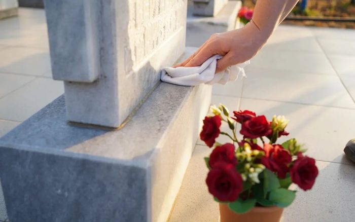 Đi tảo mộ, hai anh em sốc nặng khi mộ mẹ 'bốc hơi' không dấu vết