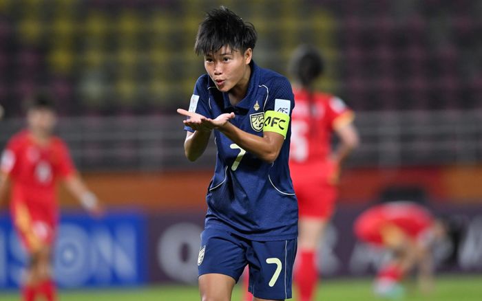 Đội trưởng Thái Lan sút phạt như Ronaldo vào lưới Việt Nam