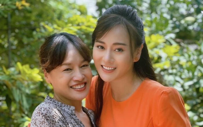 'Mẹ ruột' màn ảnh động viên Phương Oanh