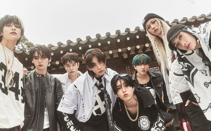 Thành viên Stray Kids hoảng hốt xin lỗi fan vì hành động vô ý trong tích tắc