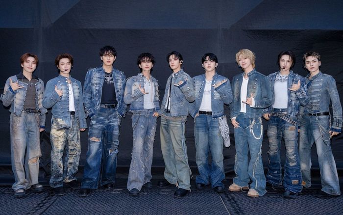 SEVENTEEN chính thức gia hạn hợp đồng toàn nhóm lần hai, khẳng định hành trình bền chặt sau 11 năm