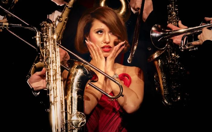 Bị bóp nghẹt bởi hãng đĩa, RAYE lật ngược thế cờ ngoạn mục