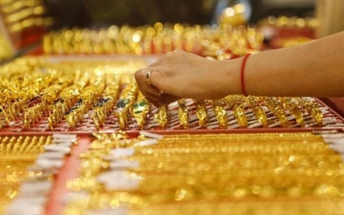 Tin tài chính hôm nay 6/4: Vàng lao dốc mạnh, USD hạ nhiệt